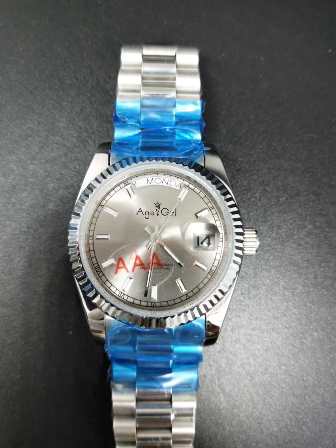 Classic New Men Daydate Silver Black Blue Grey Dial Automatic Mechanical Stainless Steel Sapphire Watch 36mm AAA+
Classic New Men Daydate Silver Black Blue Grey Dial Automatic Mechanical Stainless Steel Sapphire Watch 36mm AAA+