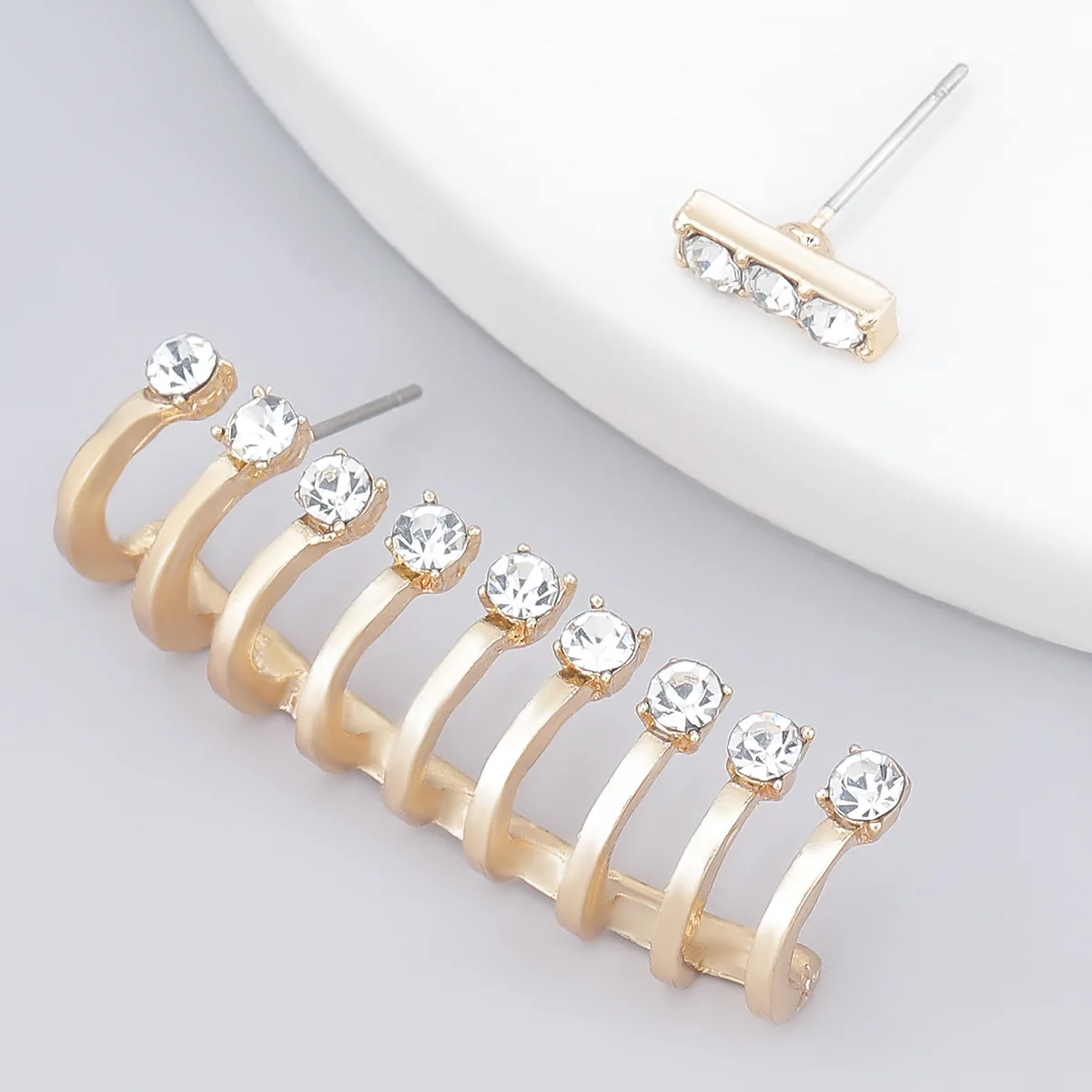 1 Pair Rhinstone Alloy Asymmetric Earrings Female Shiny Fashion Diamond Earrings Irregular Bling Earrings Alloy Stud Earrings
1 Pair Rhinstone Alloy Asymmetric Earrings Female Shiny Fashion Diamond Earrings Irregular Bling Earrings Alloy Stud Earrings