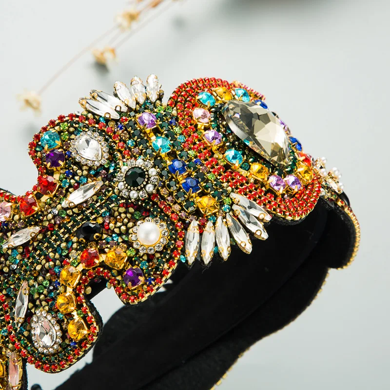 2021 New Fabric Heart-shaped Glass Rhinestone Flower Headband Female Crystal Tassel Full Wide Brim Hairband
2021 New Fabric Heart-shaped Glass Rhinestone Flower Headband Female Crystal Tassel Full Wide Brim Hairband