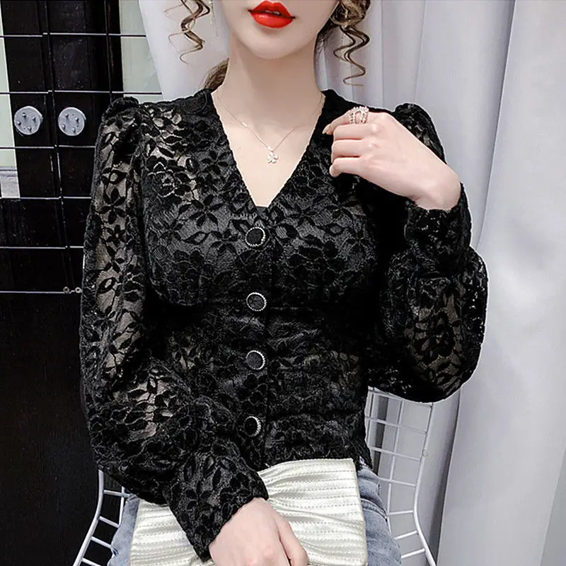 Spring 2021 Hepburn retro lace shirt fashion V-neck velvet flocking versatile thin bottomed top
Spring 2021 Hepburn retro lace shirt fashion V-neck velvet flocking versatile thin bottomed top