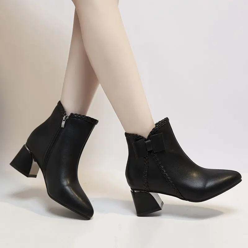 2020 Autumn Women boots Point Toe Boots High Heels Fashion Booties Women's Boots White for ladies plus size
2020 Autumn Women boots Point Toe Boots High Heels Fashion Booties Women's Boots White for ladies plus size