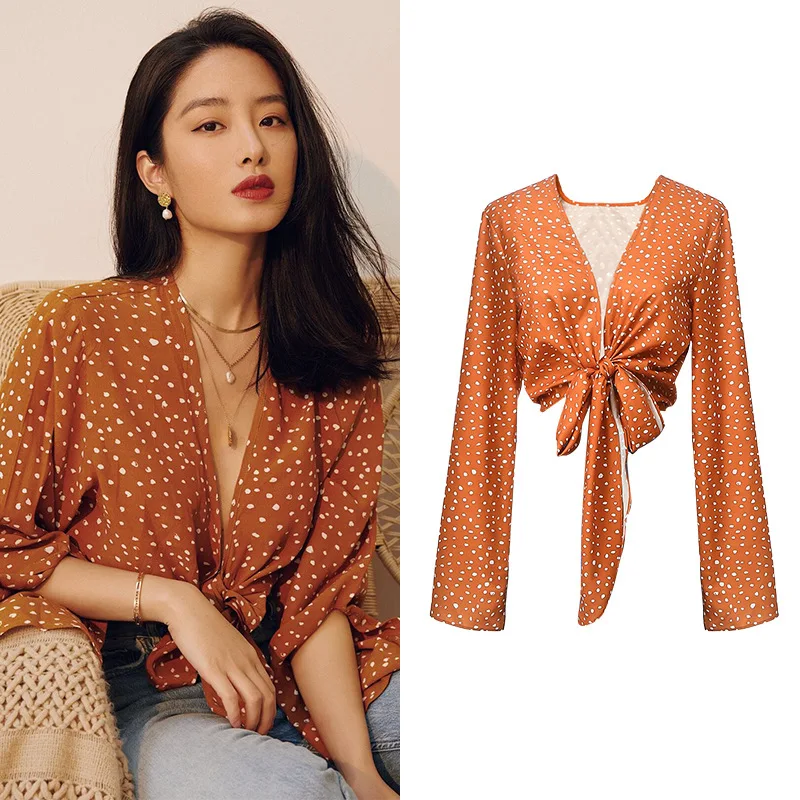 Caiyu same Yang wave point Chiffon thin shirt women 2021 new French V-neck fashion temperament sunscreen top
Caiyu same Yang wave point Chiffon thin shirt women 2021 new French V-neck fashion temperament sunscreen top