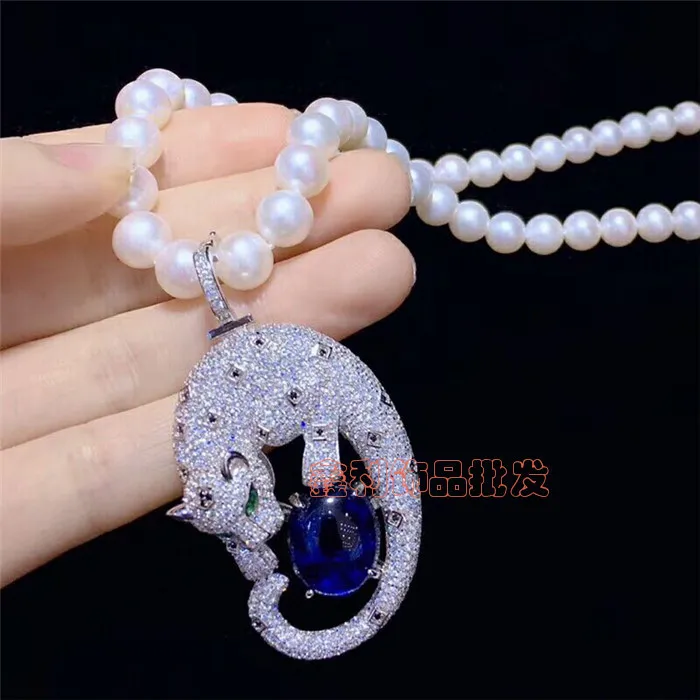 Noble natural 8-9mm white freshwater pearl necklace micro inlay zircon leopard head Clasp pendant 18inch
Noble natural 8-9mm white freshwater pearl necklace micro inlay zircon leopard head Clasp pendant 18inch