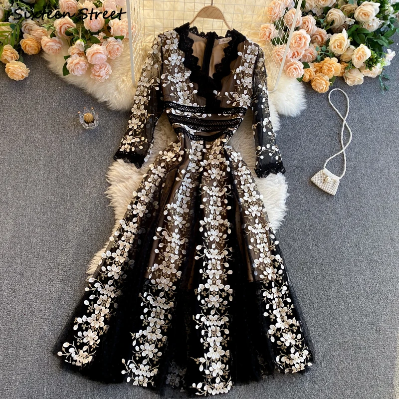 Lace Embroidery Black Dresses for Woman V-neck Vintage Evening Party Dress Bodycon Woman Long-sleeve Autumn Runway Luxury Dress 
Lace Embroidery Black Dresses for Woman V-neck Vintage Evening Party Dress Bodycon Woman Long-sleeve Autumn Runway Luxury Dress
