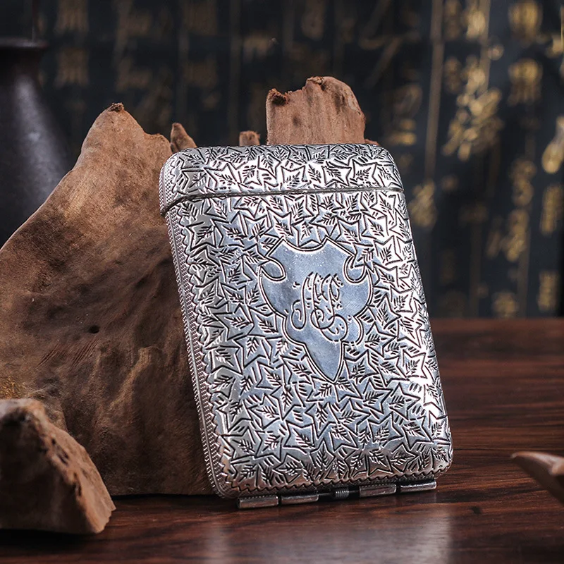 Retro Silver Hand-Carved Metal Men's Cigarette Case Portable Cigarette Box Smoking Accessories
Retro Silver Hand-Carved Metal Men's Cigarette Case Portable Cigarette Box Smoking Accessories