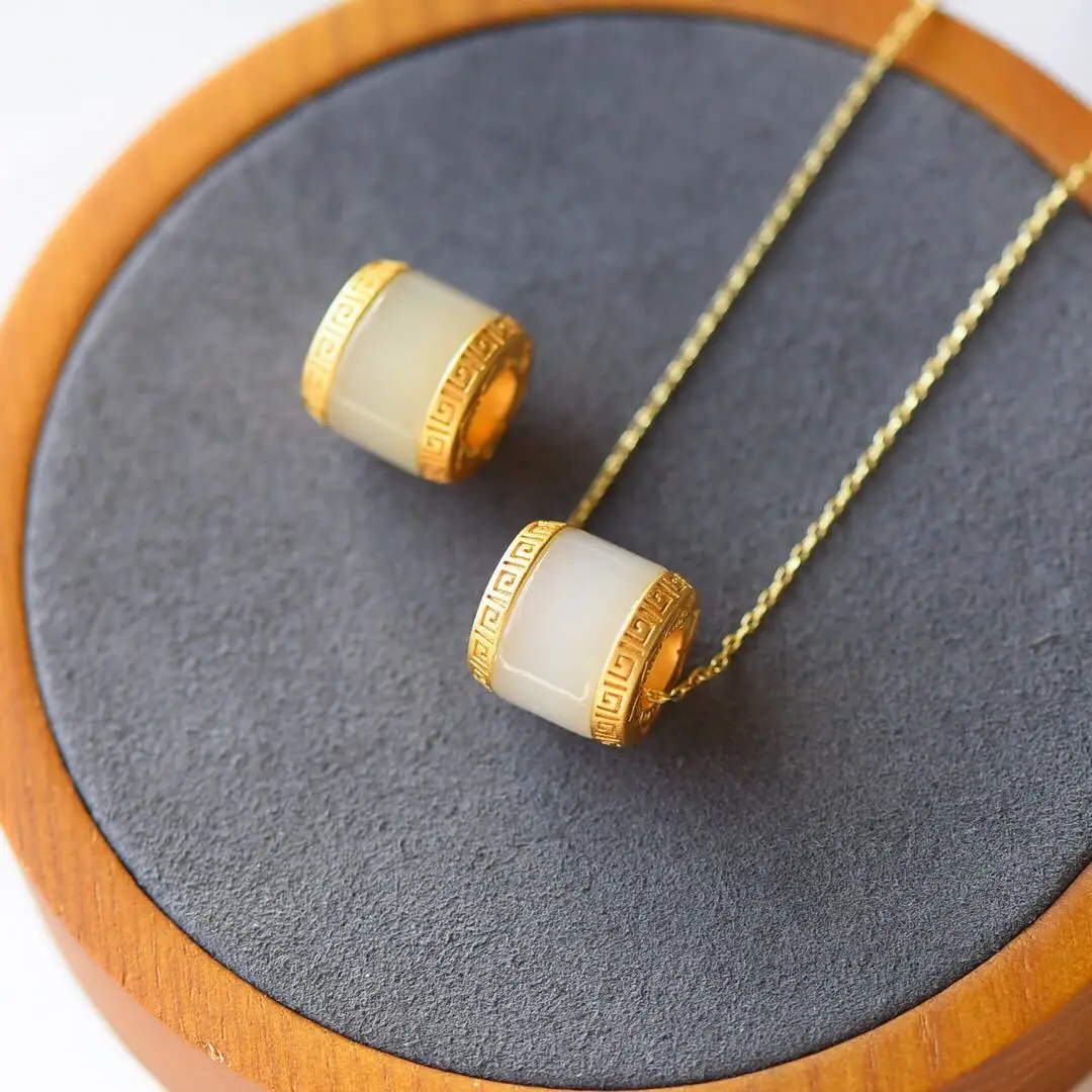 sNew silver natural Hetian jade geometric cylindrical pendant necklace frosty wind retro niche craft women charm brand jewelry
sNew silver natural Hetian jade geometric cylindrical pendant necklace frosty wind retro niche craft women charm brand jewelry