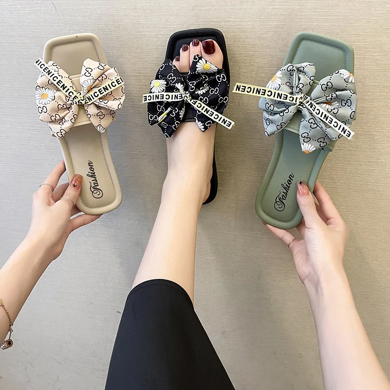 2021 Women Summer New PU Leather Slippers Women Shoes Fashion Brand Flat Sandals Casual Summer Flip Flops Slides Chaussure Femme
2021 Women Summer New PU Leather Slippers Women Shoes Fashion Brand Flat Sandals Casual Summer Flip Flops Slides Chaussure Femme