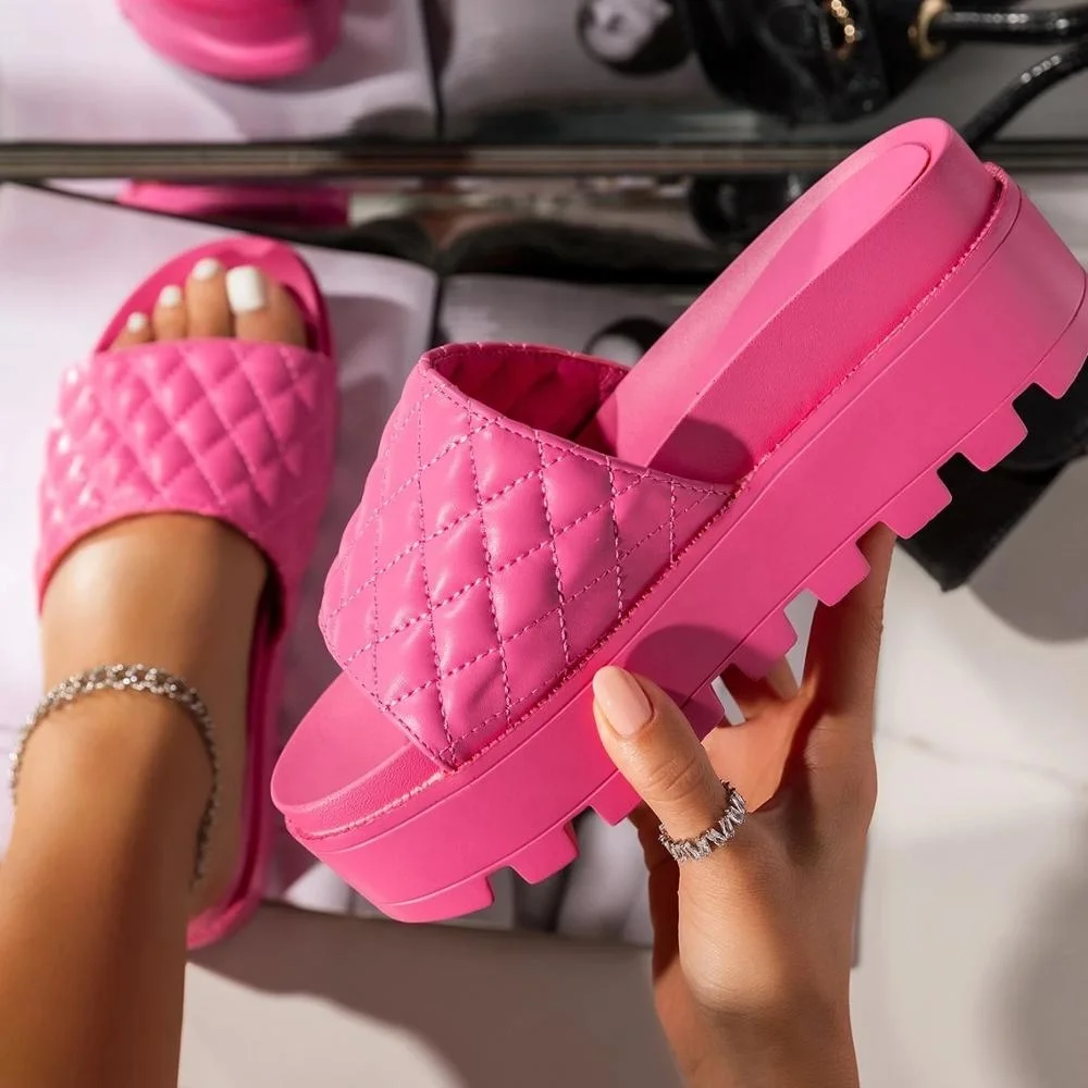 Сланцы женские на танкетке, модные мягкие тапочки из искусственной кожи, на массивной подошве, дизайнерские шлепанцы, карамельные цвета 
Сланцы женские на танкетке, модные мягкие тапочки из искусственной кожи, на массивной подошве, дизайнерские шлепанцы, карамельные цвета