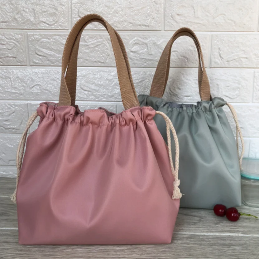 Waterproof Lunch Box Bag for Women Japanese Tote Bento Pouch Drawstring Picnic Bag for Kids Portable Food Storage Carry Bag
Waterproof Lunch Box Bag for Women Japanese Tote Bento Pouch Drawstring Picnic Bag for Kids Portable Food Storage Carry Bag