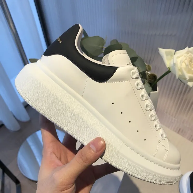Genunie Leather Classical Women's White Shoes VIVAIA 2021 New Couples Thick Bottom Increased Men Platform Breathable Sneakers
Genunie Leather Classical Women's White Shoes VIVAIA 2021 New Couples Thick Bottom Increased Men Platform Breathable Sneakers
