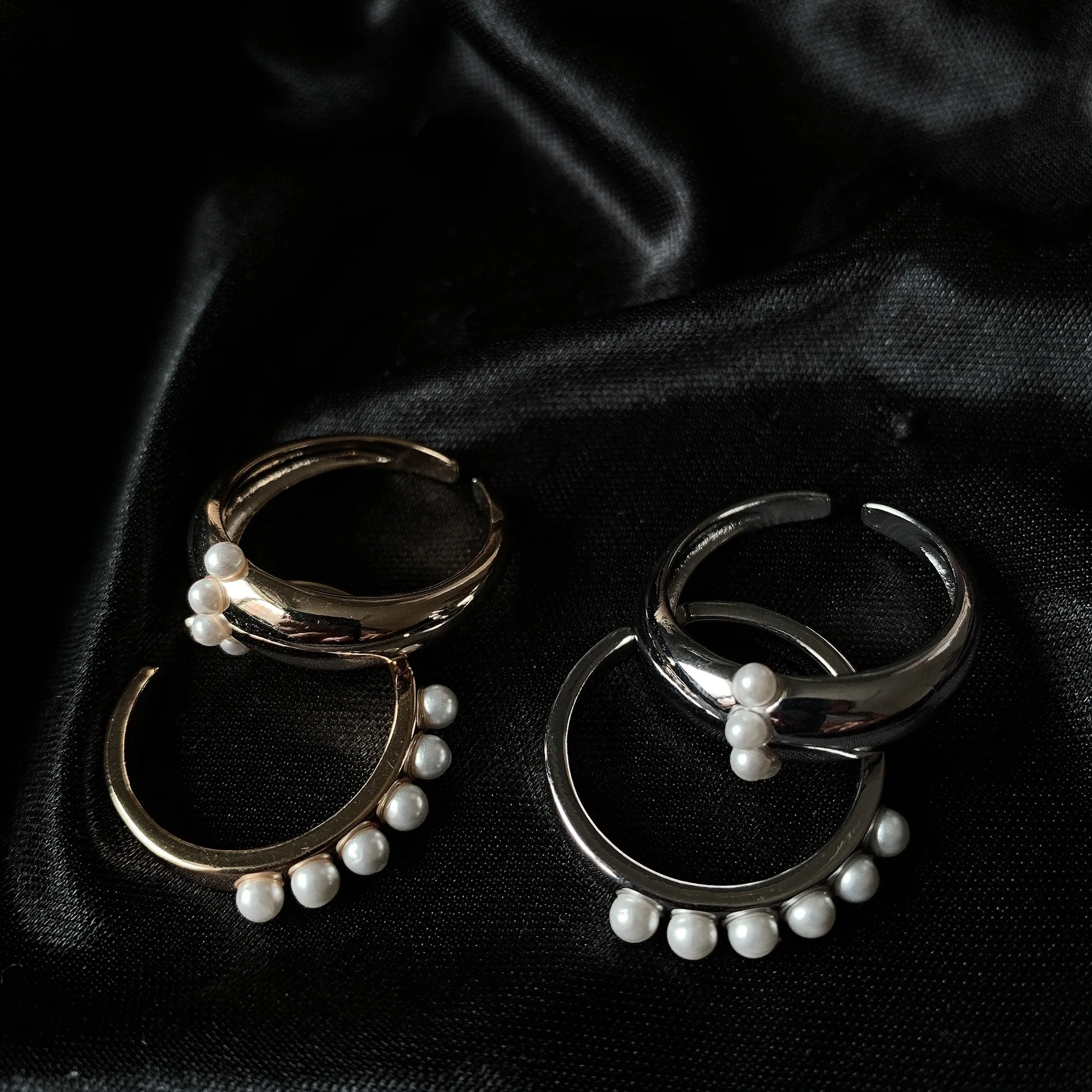 HUANZHI 2020 New Ring Fashion Personality Pearl Retro Female Niche Design Simple Versatile Ring For Women Girls Party Jewelry
HUANZHI 2020 New Ring Fashion Personality Pearl Retro Female Niche Design Simple Versatile Ring For Women Girls Party Jewelry
