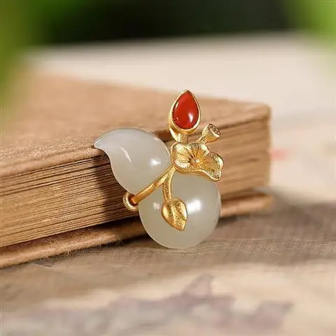 Hetian White Jade Gourd Hanging Piece Pendant Gray Jade Green Lucky Hanfu Necklace Sterling Silver Portable Ancient Style Female
Hetian White Jade Gourd Hanging Piece Pendant Gray Jade Green Lucky Hanfu Necklace Sterling Silver Portable Ancient Style Female