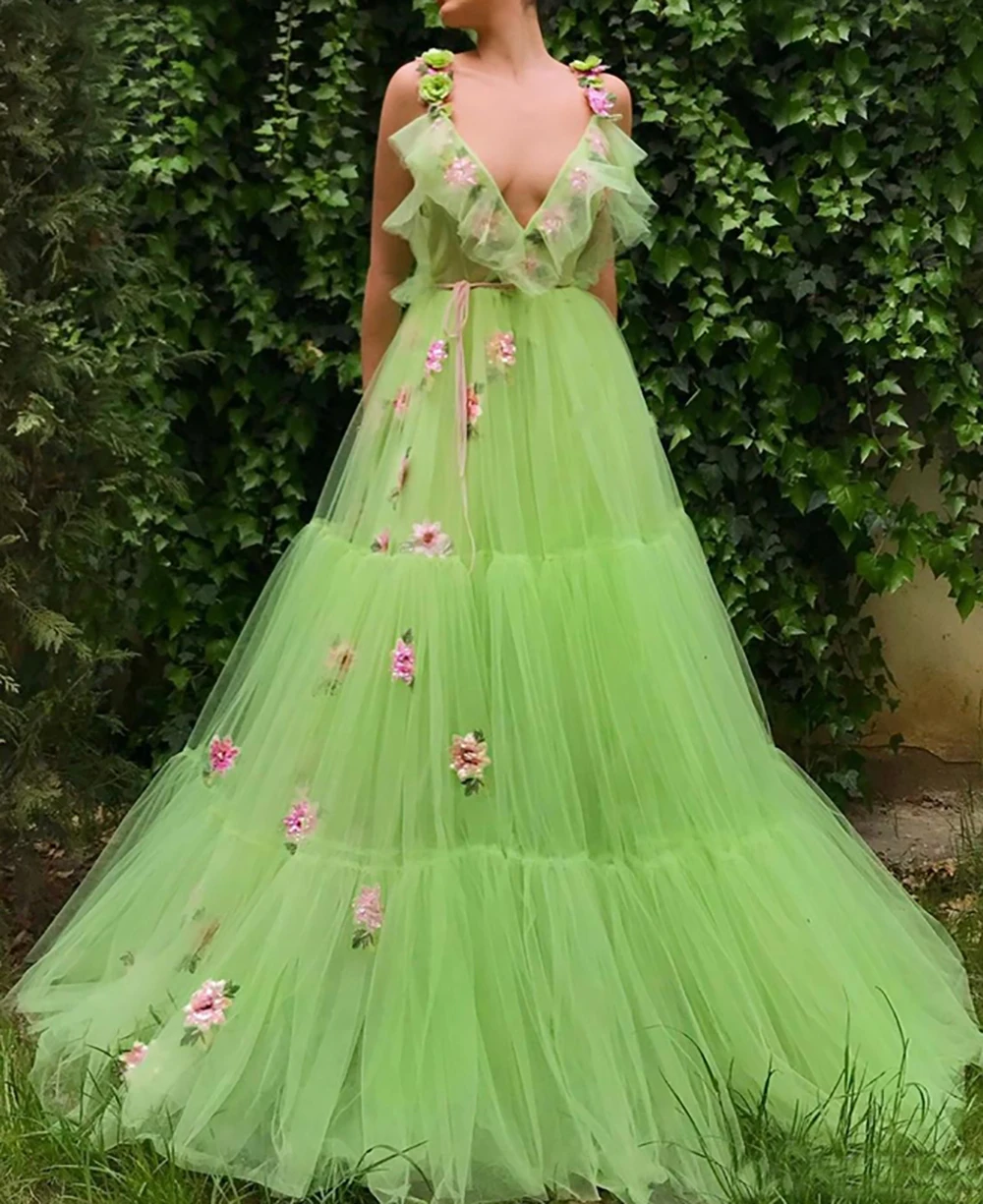 New Light Green Prom Dresses Evening Dresses Robe De Soiree V-Neck Flowers Straps Tulle Party Maxys Long Prom Party Gown
New Light Green Prom Dresses Evening Dresses Robe De Soiree V-Neck Flowers Straps Tulle Party Maxys Long Prom Party Gown