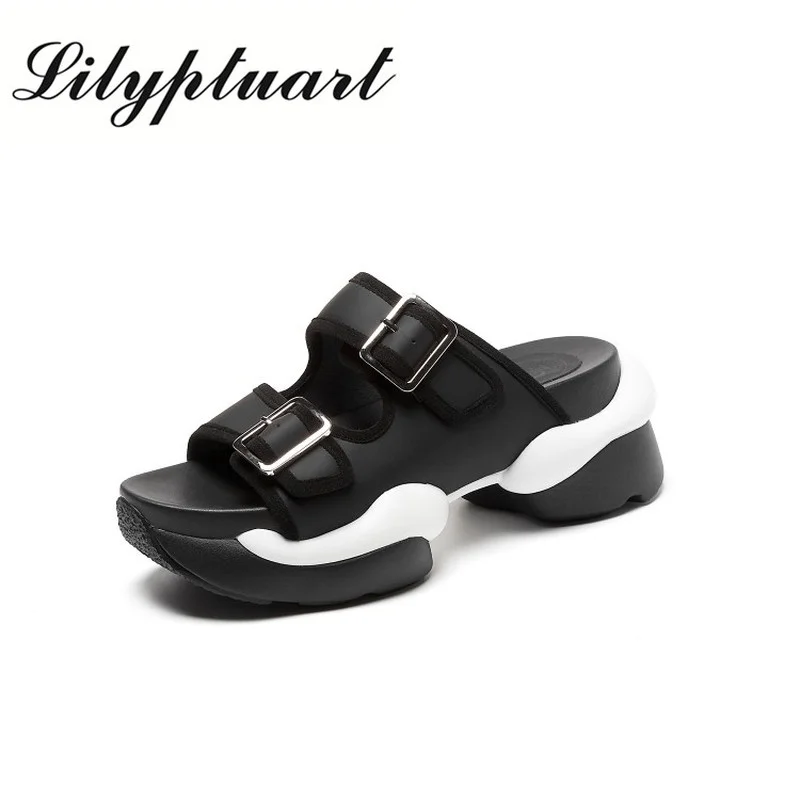 In the summer of 2021, women's new leather platform sandals are fashionable sandals with comfortable mesh and wear resistance
In the summer of 2021, women's new leather platform sandals are fashionable sandals with comfortable mesh and wear resistance