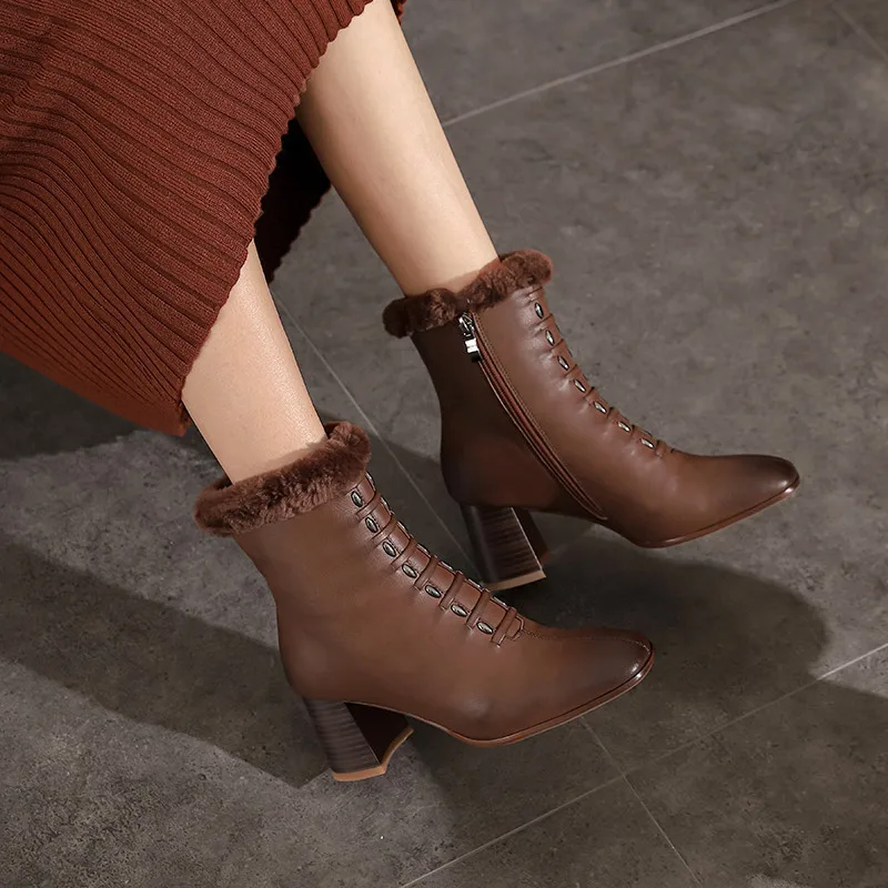 MEMUNIA 2021 Big Size 43 Genuine Leather Shoes Women Wool Snow Boots Square Toe Zip Warm Cross Tied High Heel Ankle Boots Women 
MEMUNIA 2021 Big Size 43 Genuine Leather Shoes Women Wool Snow Boots Square Toe Zip Warm Cross Tied High Heel Ankle Boots Women