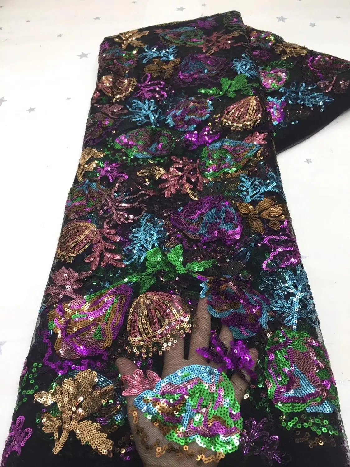 African lace high quality lace fabric 5 yards 2021 latest French fashion Color sequins embroidered flower lace fabric XZX-2663
African lace high quality lace fabric 5 yards 2021 latest French fashion Color sequins embroidered flower lace fabric XZX-2663