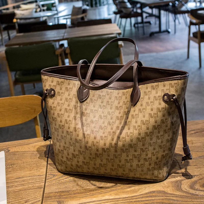 Genuine Leather Women Totes 2021 New Fashion Larger Capacity Printing One Shoulder Bags Ladies Designer Purses and Handbags Cc
Genuine Leather Women Totes 2021 New Fashion Larger Capacity Printing One Shoulder Bags Ladies Designer Purses and Handbags Cc