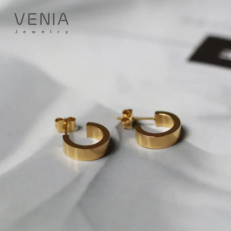 VENIA C Shape Cross Screw Stud Earring For Women And Men Titanium Steel Love Earrings Couple Gifts Jewelry 2021 Tr
VENIA C Shape Cross Screw Stud Earring For Women And Men Titanium Steel Love Earrings Couple Gifts Jewelry 2021 Tr