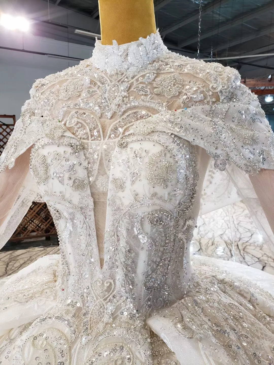Two Pieces Off The Shoulder Ball Gown Wedding Dresses 2021 Beaded Lace Appliques High Neck Cape Bridal Gowns
Two Pieces Off The Shoulder Ball Gown Wedding Dresses 2021 Beaded Lace Appliques High Neck Cape Bridal Gowns