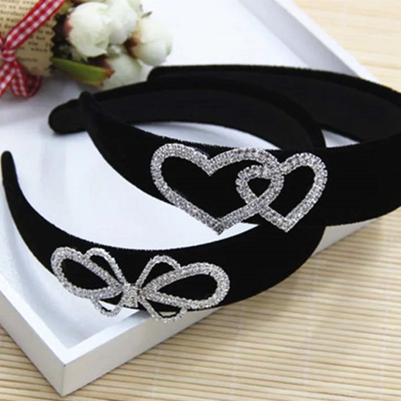 Fashion Korea Rhinestone Bowknot Heart Padded Headband for Women Luxury Black Broad-Brimmed Velvet Hairbands Hair Accessories
Fashion Korea Rhinestone Bowknot Heart Padded Headband for Women Luxury Black Broad-Brimmed Velvet Hairbands Hair Accessories