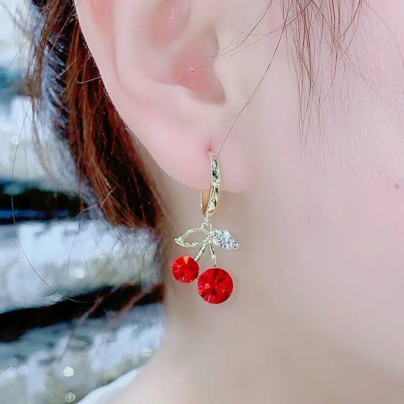 New European and American Fruit Fashion Temperament Pendant Cherry Drop Earrings Lady Earrings
New European and American Fruit Fashion Temperament Pendant Cherry Drop Earrings Lady Earrings