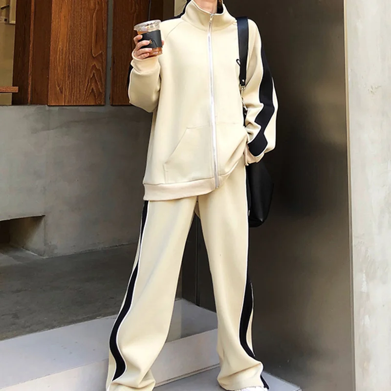 Женский спортивный костюм из двух предметов, повседневный бежевый костюм из джемпера и брюк-шаровары большого размера, зима 2022
Женский спортивный костюм из двух предметов, повседневный бежевый костюм из джемпера и брюк-шаровары большого размера, зима 2022