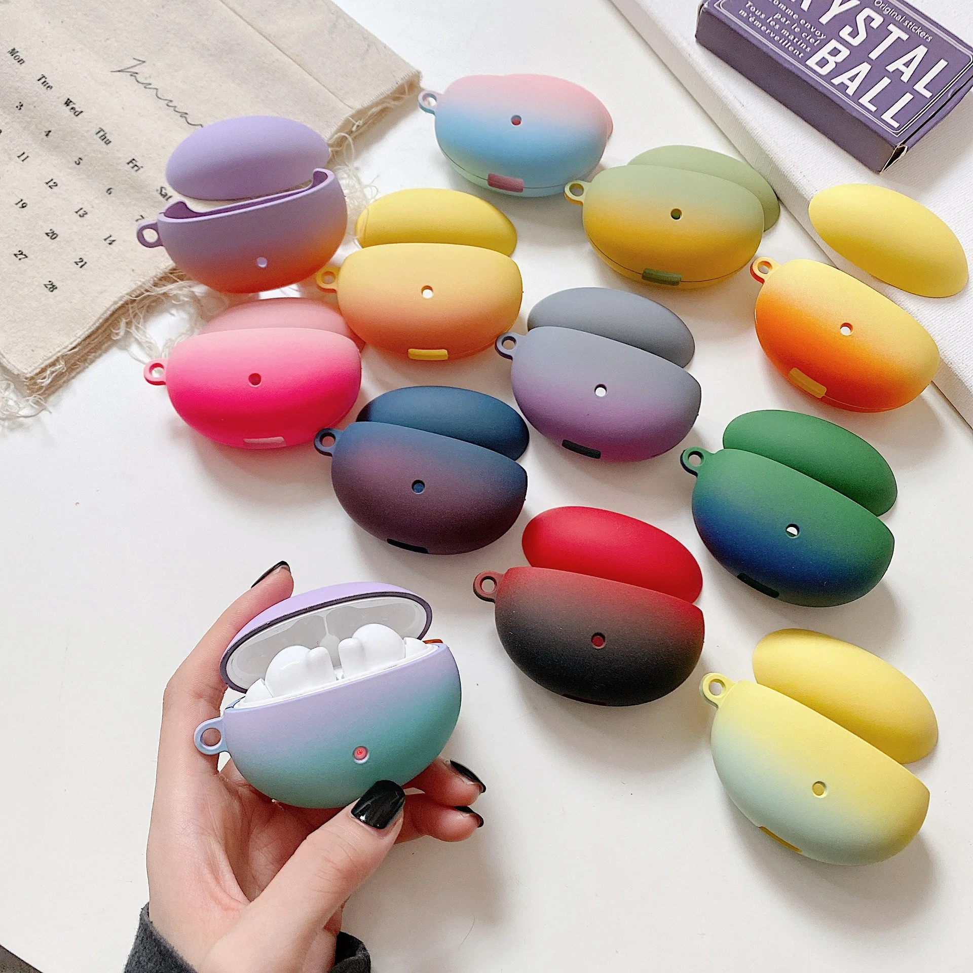 Новые матовые градиентные чехлы для HUAWEI Freebuds 4i, милые Жесткие защитные чехлы для наушников из поликарбоната, аксессуары для Freebuds 4i
Новые матовые градиентные чехлы для HUAWEI Freebuds 4i, милые Жесткие защитные чехлы для наушников из поликарбоната, аксессуары для Freebuds 4i