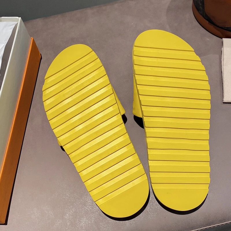 2021 summer new V VL Italian counter flat bottom slippers full of personality the same women's shoes for big stars high quality
2021 summer new V VL Italian counter flat bottom slippers full of personality the same women's shoes for big stars high quality