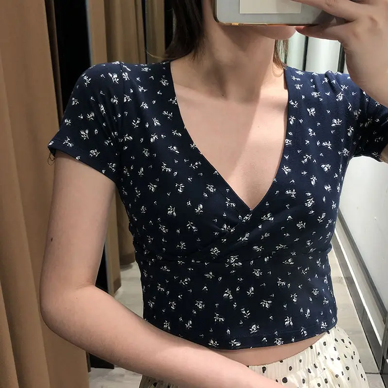 2021 new retro bm wind floral cross v-neck tight-fitting waist slimming short umbilical T-shirt female top summer
2021 new retro bm wind floral cross v-neck tight-fitting waist slimming short umbilical T-shirt female top summer