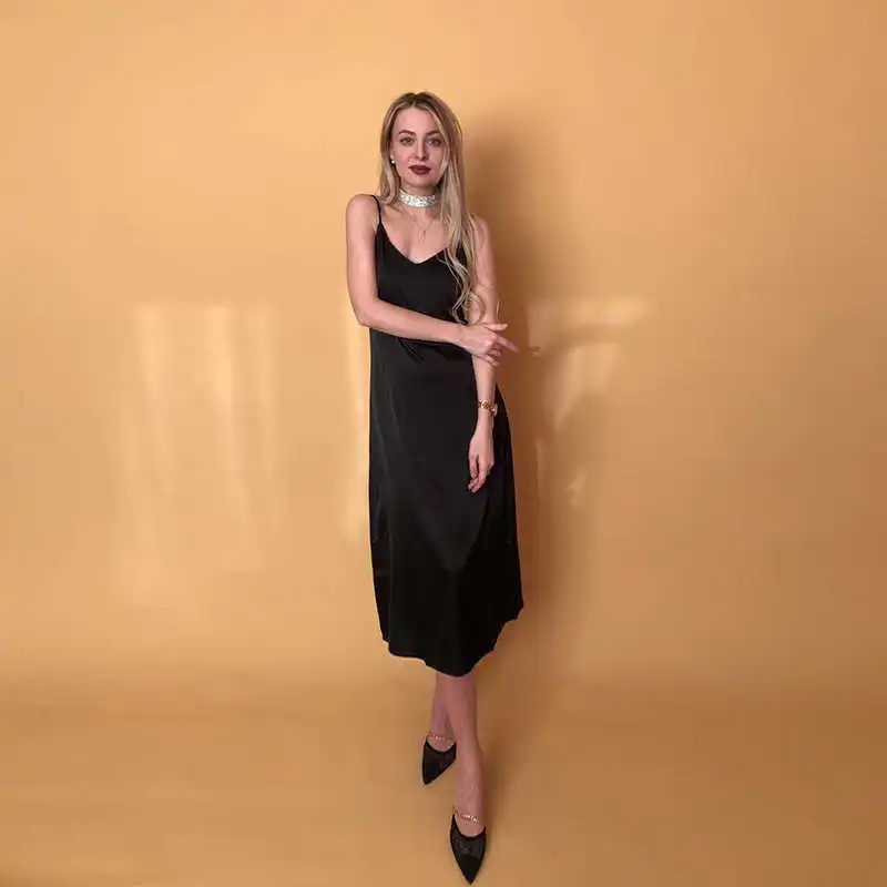 Sexy V Neck Spaghetti Strap Stain Dress Women Backless Party Dress Spring Summer New Elegant Fashion Solid Streetwear Midi Dress
Sexy V Neck Spaghetti Strap Stain Dress Women Backless Party Dress Spring Summer New Elegant Fashion Solid Streetwear Midi Dress