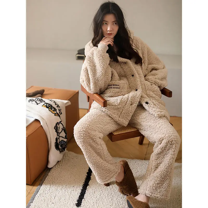 Осенне-зимняя новая домашняя женская куртка из кораллового флиса с капюшоном Толстая теплая фланелевая зимняя теплая пижама из овечьей шер...
Осенне-зимняя новая домашняя женская куртка из кораллового флиса с капюшоном Толстая теплая фланелевая зимняя теплая пижама из овечьей шер...