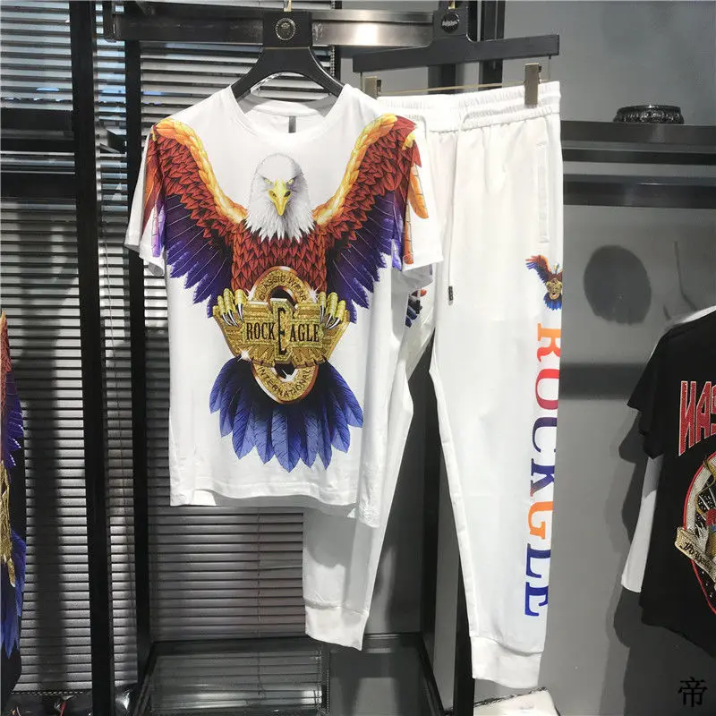 Men's Summer Suit Korean Fashion Sports and Leisure Printed Eagle Pattern Short-sleeved Tshirt Trousers Two Piece Set Large Size
Men's Summer Suit Korean Fashion Sports and Leisure Printed Eagle Pattern Short-sleeved Tshirt Trousers Two Piece Set Large Size