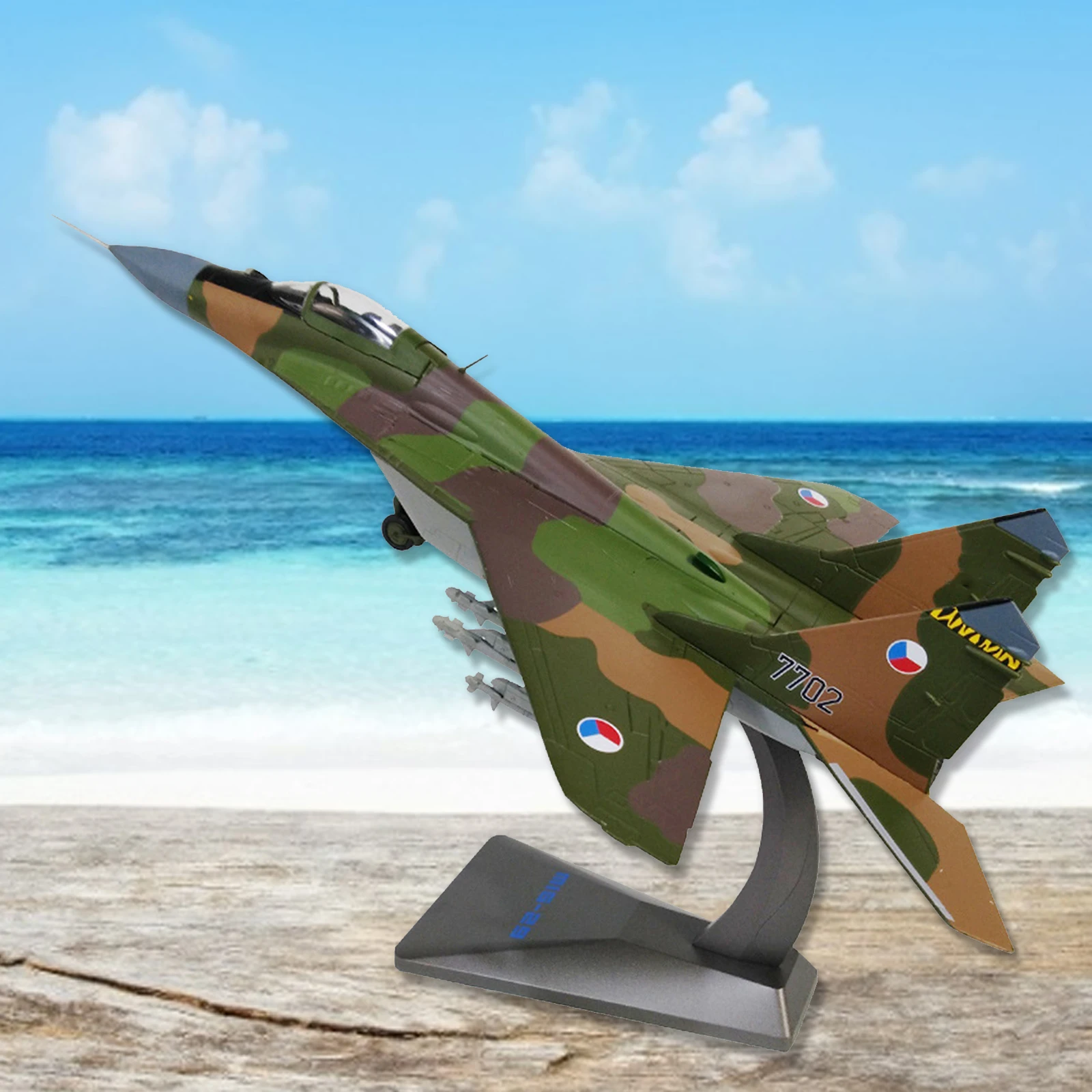 1/48 масштаб MiG-29 российский вертолет ВВС отлитый под давлением армейская модель с подставкой для сборки и украшения комнаты
1/48 масштаб MiG-29 российский вертолет ВВС отлитый под давлением армейская модель с подставкой для сборки и украшения комнаты