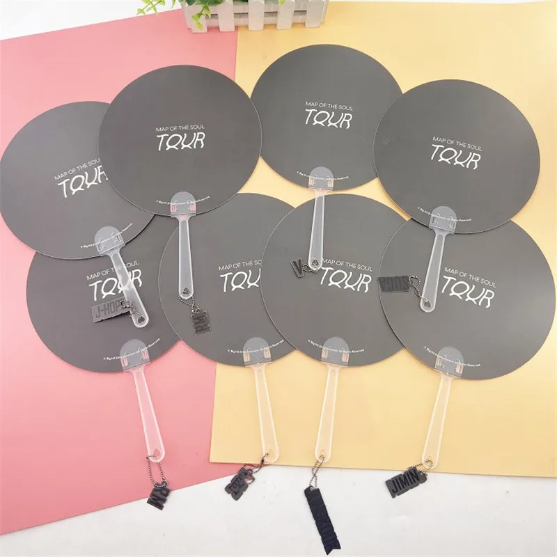 New Kpop BANGTAN BOYS Tour Handmade Small Creative Round Fans PVC Fans Gift Size 18CM Lovely Design Top Quality With Pendant
New Kpop BANGTAN BOYS Tour Handmade Small Creative Round Fans PVC Fans Gift Size 18CM Lovely Design Top Quality With Pendant