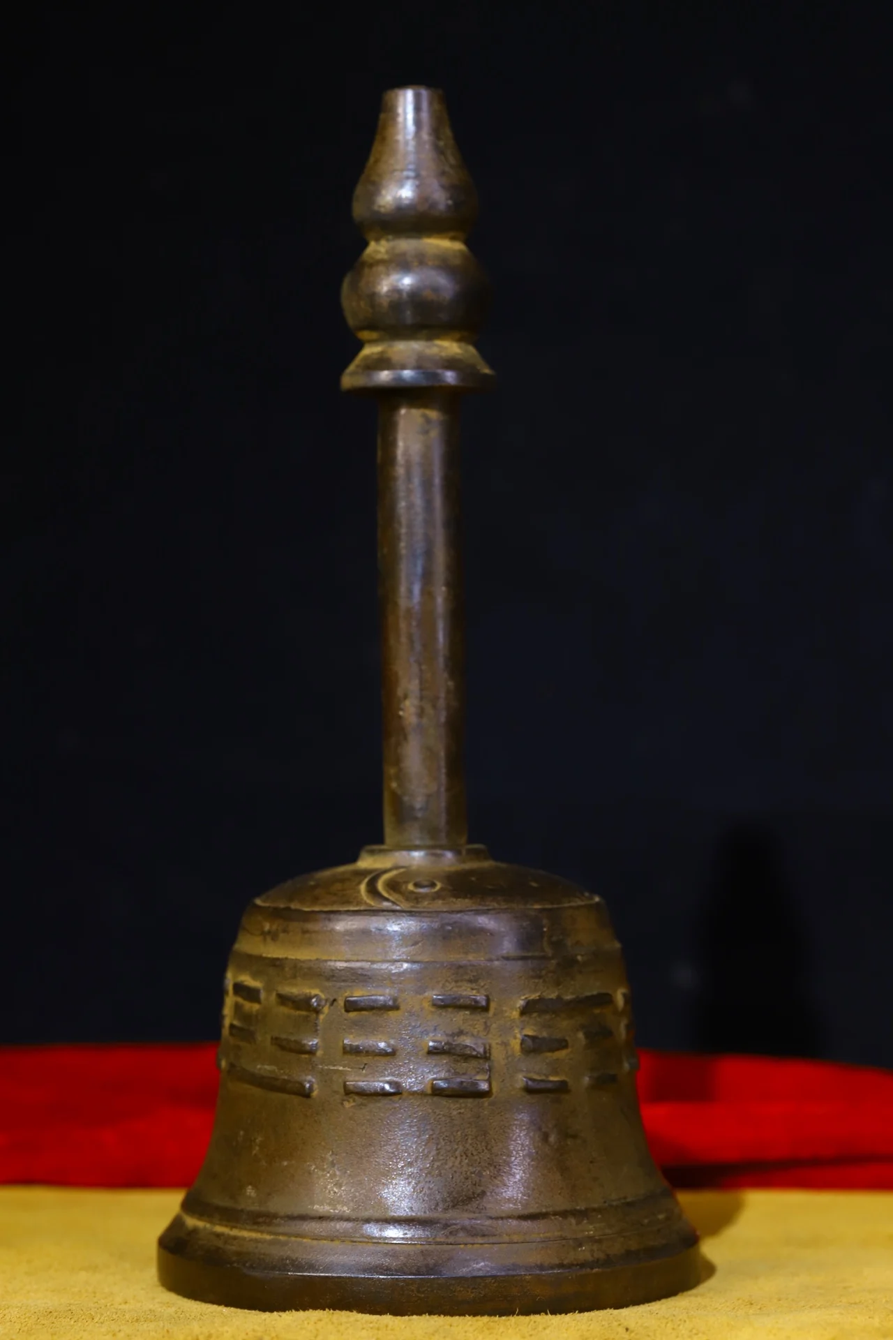 8" Tibet Buddhism Old Bronze Sanqingling Old rattle Dorje Vajra Phurpa Bells Exorcism Ward off evil spirits
8" Tibet Buddhism Old Bronze Sanqingling Old rattle Dorje Vajra Phurpa Bells Exorcism Ward off evil spirits