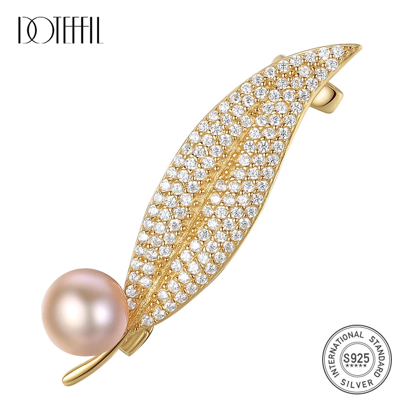 DOTEFFIL 925 Silver Gilt Brooch for Women Inlaid Zircon Pearl leaf Shaped Brooch Women Accessories Brooches Wedding Jewelry Gift
DOTEFFIL 925 Silver Gilt Brooch for Women Inlaid Zircon Pearl leaf Shaped Brooch Women Accessories Brooches Wedding Jewelry Gift