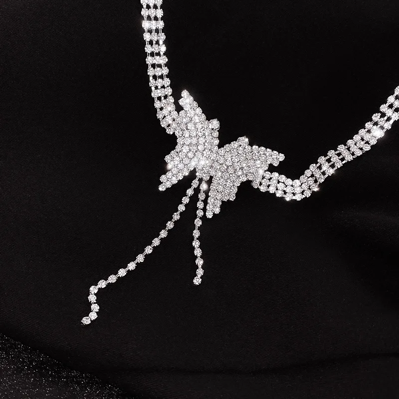 Women's neck chain Butterfly Short necklace Shining Rhinestone Neo Gothic lovely office girl Fashion Necklace Party Clavicle
Women's neck chain Butterfly Short necklace Shining Rhinestone Neo Gothic lovely office girl Fashion Necklace Party Clavicle