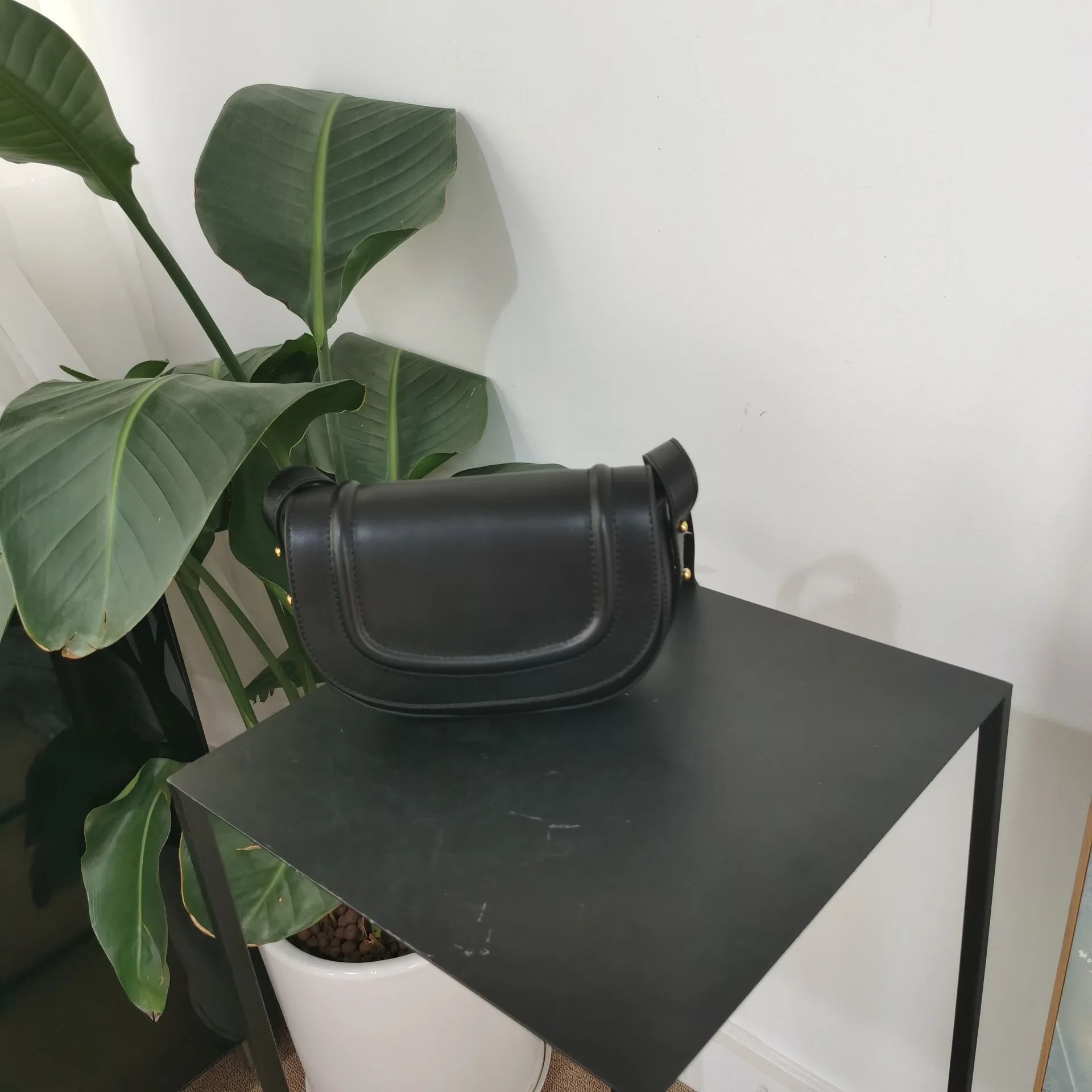 Luxury Designer Semi-circle Shoulder Bags 2021New Genuine Leather Crossbody Bags For Women High Quality Messenger Bags Clutch
Luxury Designer Semi-circle Shoulder Bags 2021New Genuine Leather Crossbody Bags For Women High Quality Messenger Bags Clutch