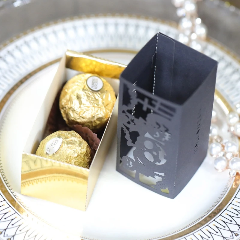 Q0KF 100Pcs Halloween Hollow Out Chocolate Sweets Boxes Scarecrow Pumpkin Ghost Cross Bat Paper Gift Candy Box Container Party
Q0KF 100Pcs Halloween Hollow Out Chocolate Sweets Boxes Scarecrow Pumpkin Ghost Cross Bat Paper Gift Candy Box Container Party