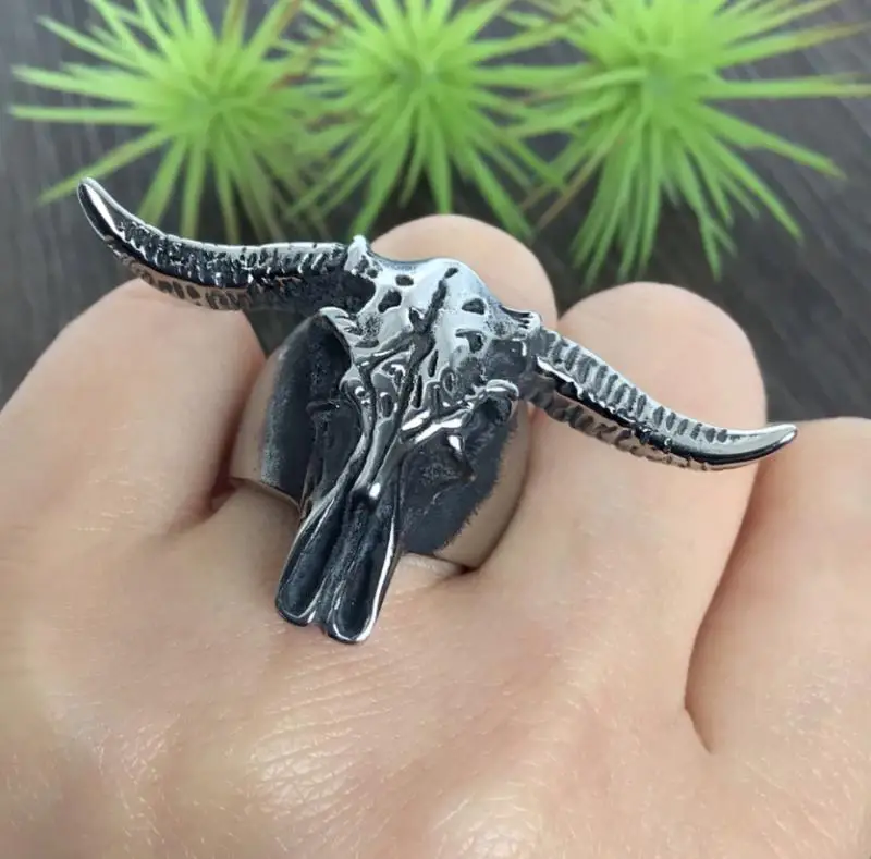 Fashion Retro Bull Head Skull Ring Men's Fashion Trend Personality Motorcycle Jewelry Horn Ring Metal Ring Wholesale
Fashion Retro Bull Head Skull Ring Men's Fashion Trend Personality Motorcycle Jewelry Horn Ring Metal Ring Wholesale