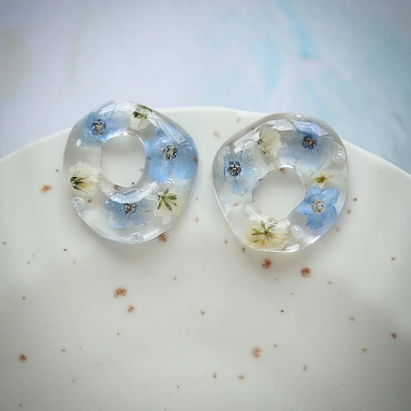 Beautiful gentle blue uv glue hand irregular circle Japan export DIY accessories hair accessories materials
Beautiful gentle blue uv glue hand irregular circle Japan export DIY accessories hair accessories materials