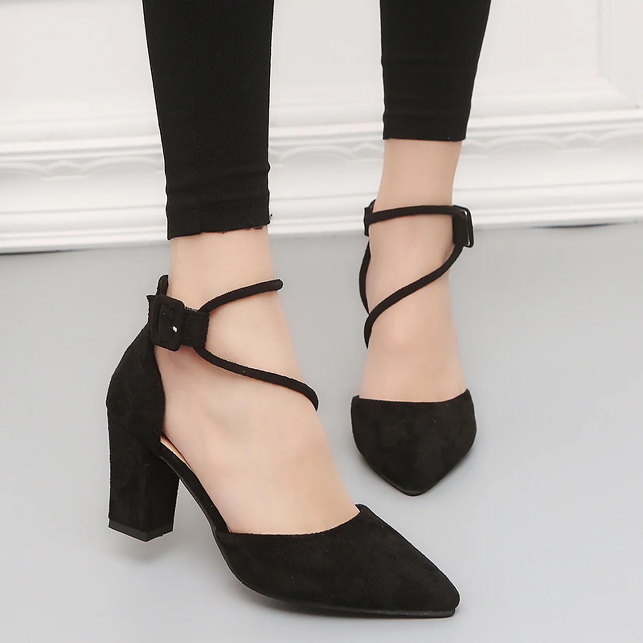 Women's Sandals High Heels Pointed Thick Heel Dress Party Shoes Fashion Suede Buckle Ladies Single Shoes 2022 New Black Beige
Women's Sandals High Heels Pointed Thick Heel Dress Party Shoes Fashion Suede Buckle Ladies Single Shoes 2022 New Black Beige