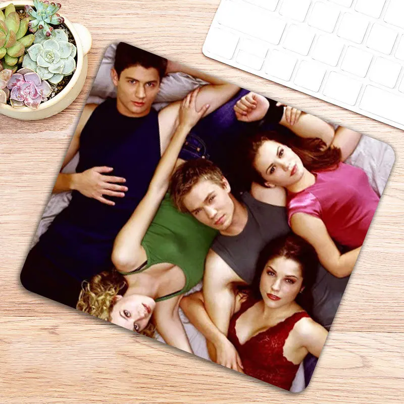 Big Promotion One Tree Hill Mice Mat Gamer Game Rubber Art Speed Painting Mousepad Size 260x210x2 mm Gaming Mouse Mause Pad
Big Promotion One Tree Hill Mice Mat Gamer Game Rubber Art Speed Painting Mousepad Size 260x210x2 mm Gaming Mouse Mause Pad