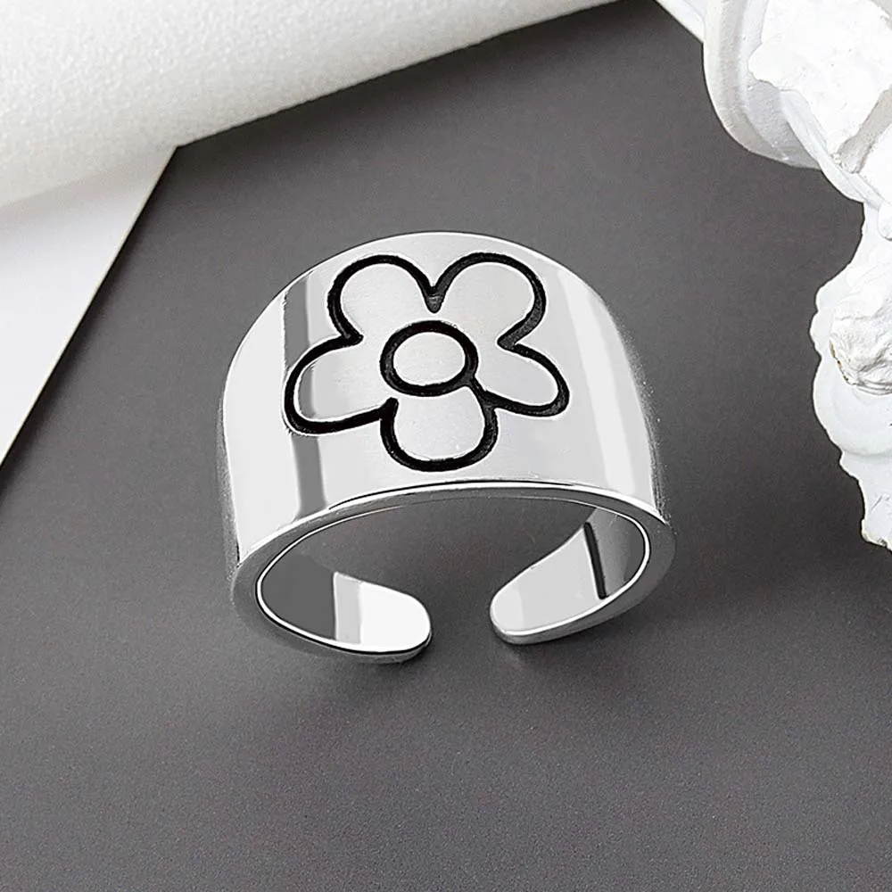 2021 New Korean Style Flower Rings for Women Punk Trendy Vintage Plum Blossom Ring Small Daisy Flower Rings Party Couple Rings
2021 New Korean Style Flower Rings for Women Punk Trendy Vintage Plum Blossom Ring Small Daisy Flower Rings Party Couple Rings