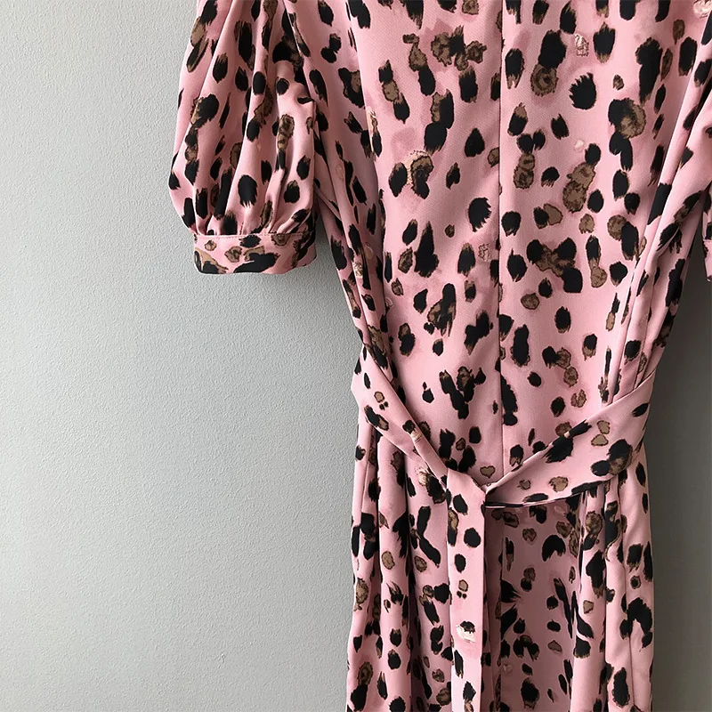 2020 Summer Women Leopard Print Dress O-Neck Lace-up Slim Dress Elegant Boho Casual Long Dress Women Vestidos Femme Streetwear
2020 Summer Women Leopard Print Dress O-Neck Lace-up Slim Dress Elegant Boho Casual Long Dress Women Vestidos Femme Streetwear