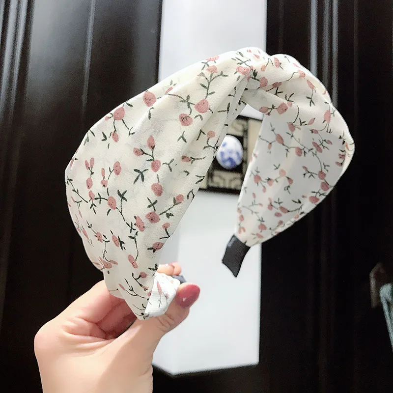 Fashion Fabric Printing Chiffon Hair Hoop Broken Flower Knot Wash Face Hairband Autumn Winter New Girl Headband Hair Accessories
Fashion Fabric Printing Chiffon Hair Hoop Broken Flower Knot Wash Face Hairband Autumn Winter New Girl Headband Hair Accessories