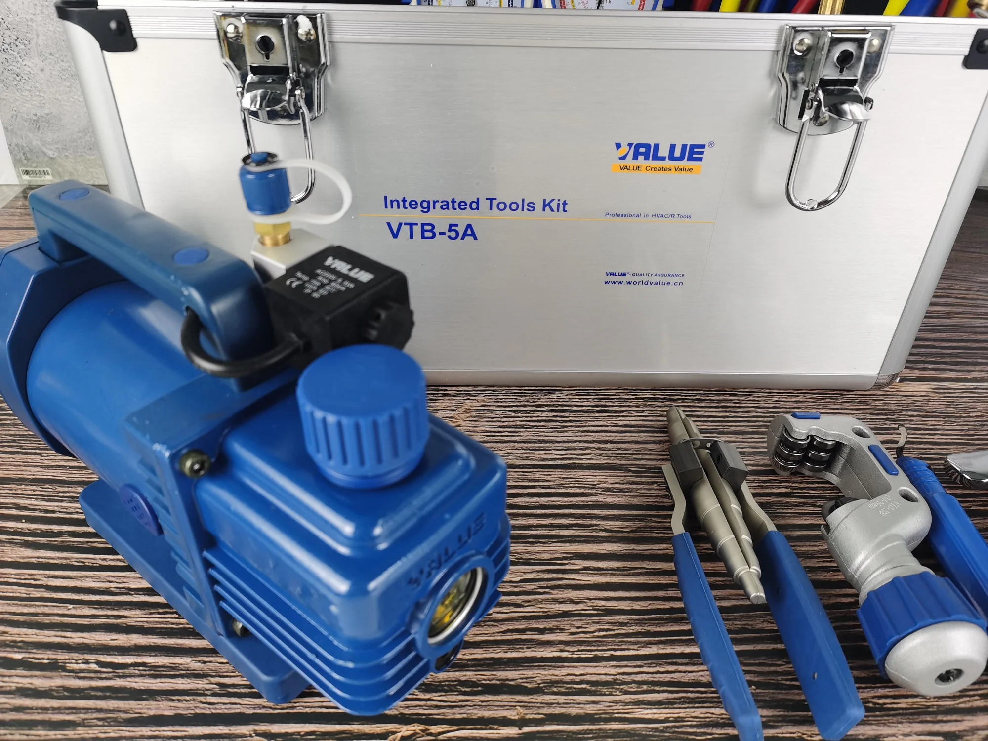 VTB-5A Refrigeration Repair Tool Set With Aluminum alloy box Refrigeration Toolbox Set Flare Device Vacuum Pump
VTB-5A Refrigeration Repair Tool Set With Aluminum alloy box Refrigeration Toolbox Set Flare Device Vacuum Pump