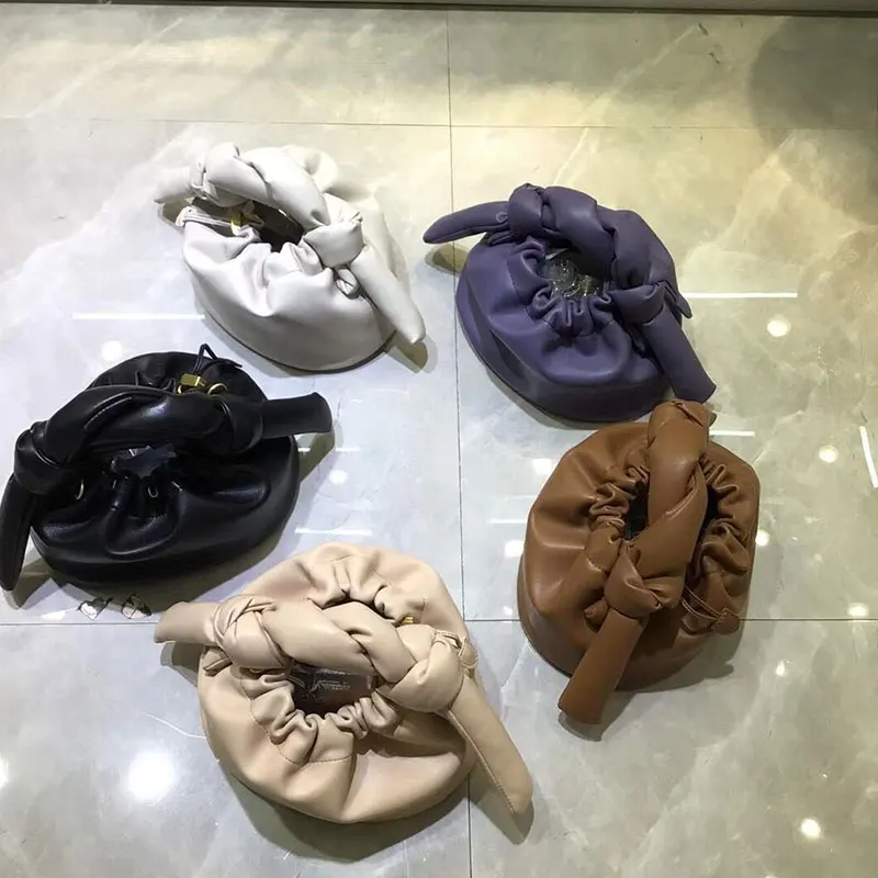 Ladies cloud bag leather cowhide fold bag, 2021 new designer shoulder bag, lady messenger bag, luxury handbag
Ladies cloud bag leather cowhide fold bag, 2021 new designer shoulder bag, lady messenger bag, luxury handbag
