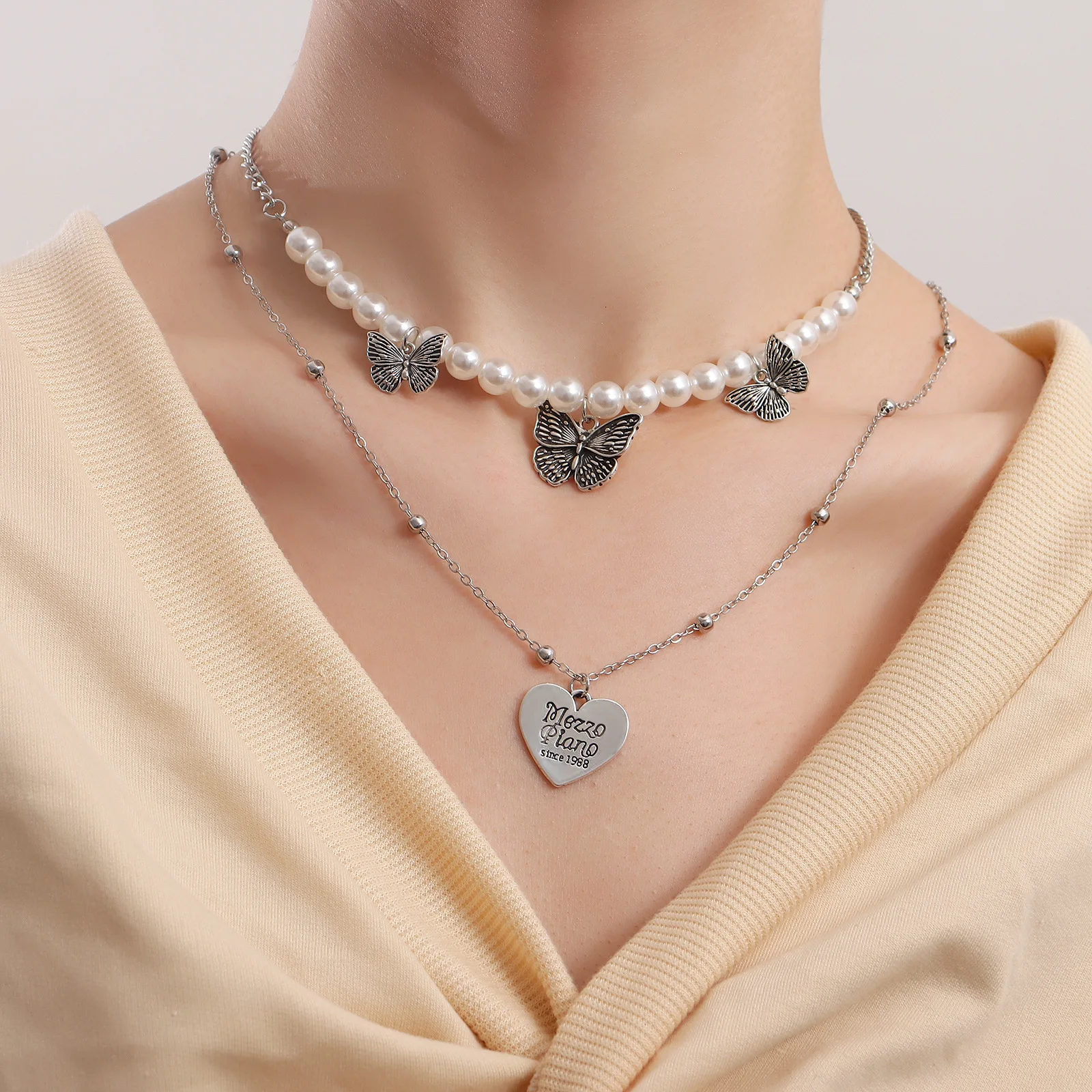 Vintage Dark Striped Butterfly Pendant Necklace Fashion Love Heart Pearl Chain Choker Necklaces Boho Elegant Charm Trend Jewelry
Vintage Dark Striped Butterfly Pendant Necklace Fashion Love Heart Pearl Chain Choker Necklaces Boho Elegant Charm Trend Jewelry