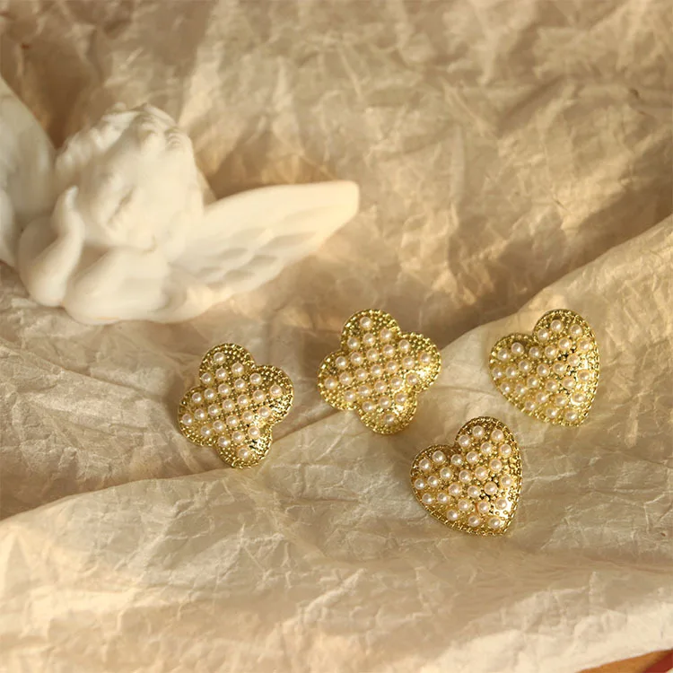 Silver Needle Japan and Korea commuting daily small fragrance wind gentle pearl love French retro ins earrings jewelry female
Silver Needle Japan and Korea commuting daily small fragrance wind gentle pearl love French retro ins earrings jewelry female